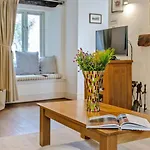2 Bed In Oc-c33392 *