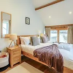 2 Bed In Oc-c33392 Feriehus
