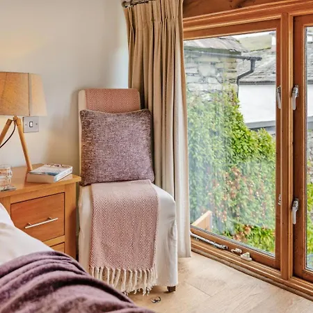 2 Bed In Oc-c33392 Holiday home